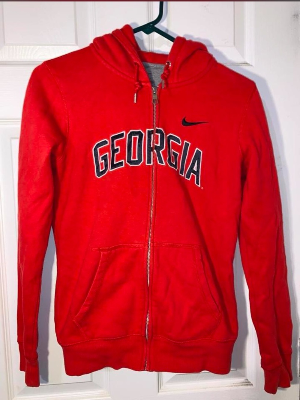 Vintage Nike Georgia Bulldogs Hoodie Full Zip
Embroidered NCAA Grey Red M
